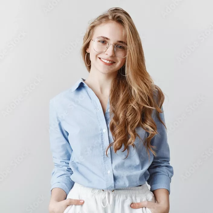 Jugendliche mit Brille