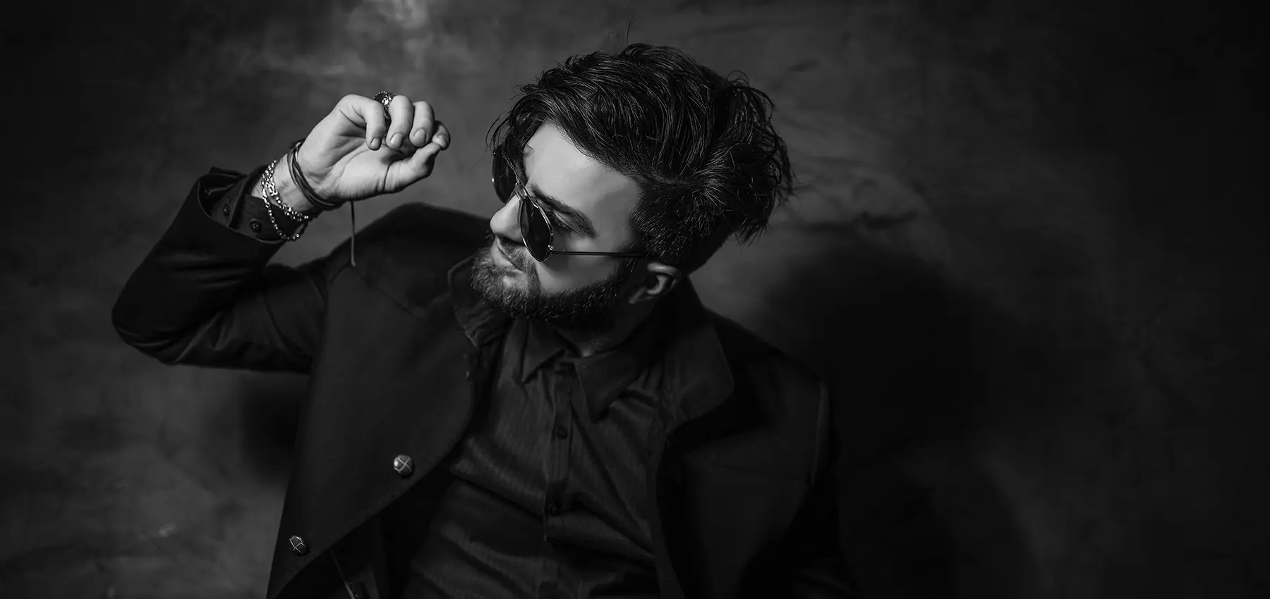 Mann mit Sonnenbrille